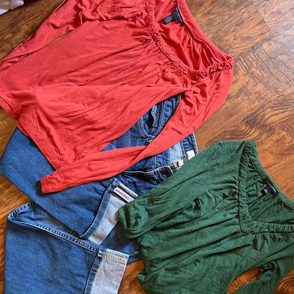 Banana Republic bundle!!! Size 4/27 crop jeans and 2 long sleeve tees size xs